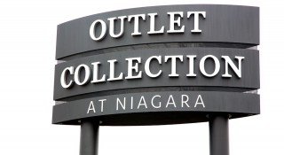Outlet-Collection-at-Niagara-Grand-Opening